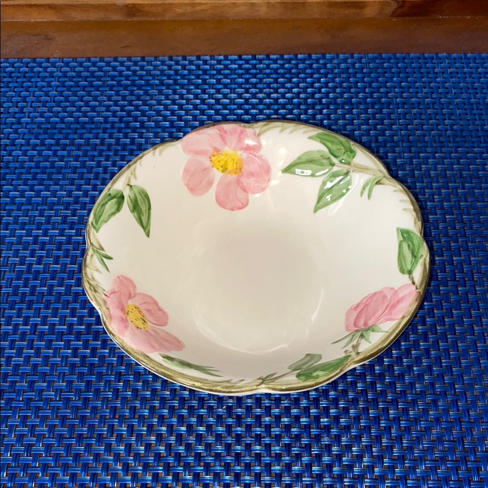Franciscan Desert Rose 6” scalloped bowl